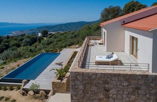 Alata House | Villa ALLEGRIA - Architect-designed villa with infinity pool - Sea et mountain views - Sleeps 13.