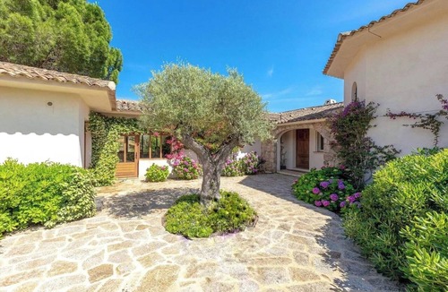 Sainte-Lucie-de-Porto-Vecchio Villa | Villa Arasu - Private, gated estate 100 meters from the beach - Punta d'Araso