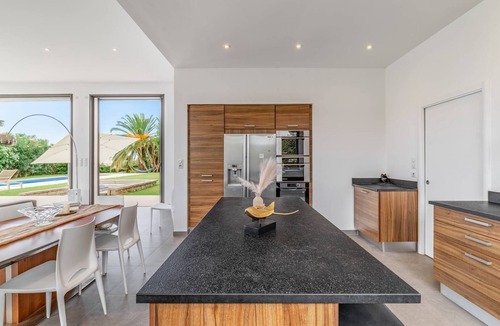 Porticcio House | Villa California - 6 bedrooms, swimming pool with lap lane and beach access on foot