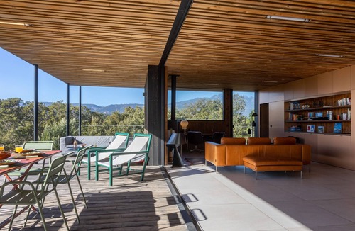 Pianotolli-Caldarello Villa | Villa 'Casa Nera' with Sea View, Private Pool and Wi-Fi