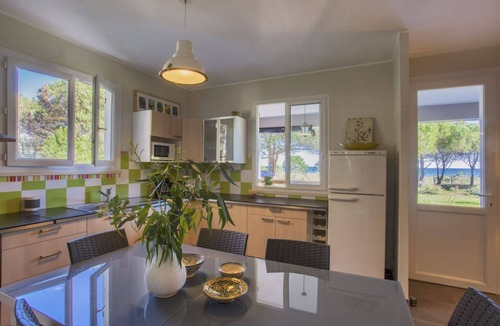 Sorbo-Ocagnano House | villa feet in the water/gite 3 stars