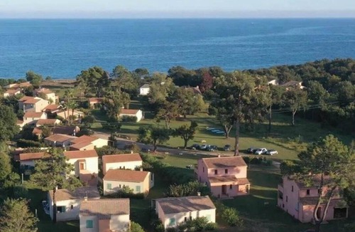 Poggio-Mezzana Villa | Villa for 10 to 12 people on the seafront.