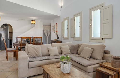 Akrotiri Villa | Villa 'Golden Horizon' with Sea View, Wi-Fi and Air Conditioning