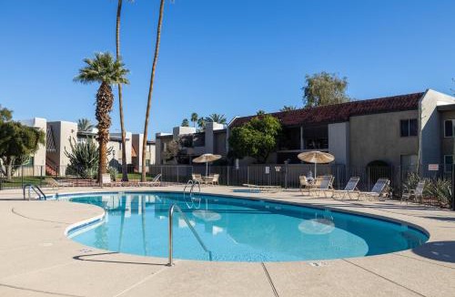 Camelback East House | Villa Green Condo