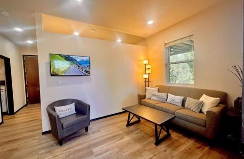 Prescott House | Villa Hermosa- Guest Quarters