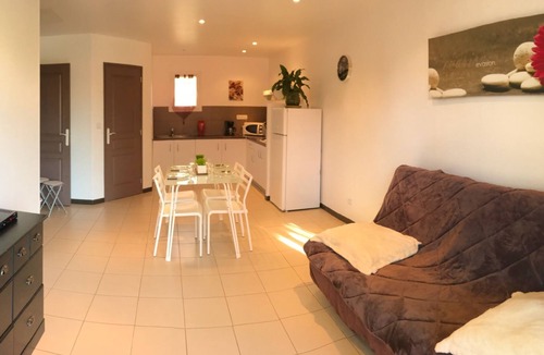 Poggio-Mezzana House | Villa in private seaside residence in shady park.