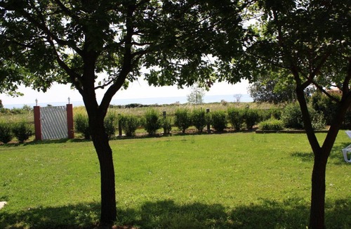 Poggio-Mezzana House | Villa in private seaside residence in shady park.