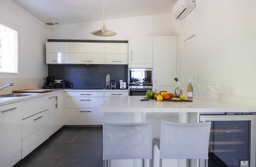 Isolella House | VILLA IRIS-Feet in the water, Isolella peninsula, 5 bedrooms, swimming pool, sea view