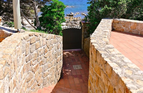 Isolella House | VILLA ISOLELLA-4 bedrooms, feet in the water Presqu'ile de L'ISOLELLA
