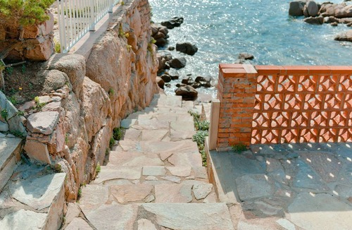 Isolella House | VILLA LA CRIQUE - waterfront, 5 bedrooms, outbuilding