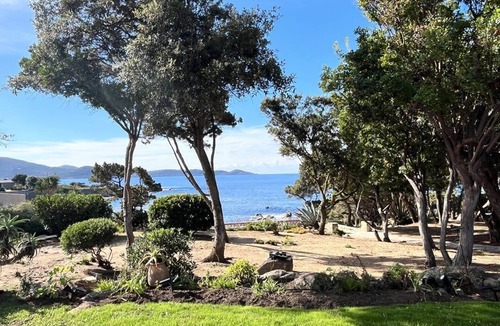 Isolella House | VILLA LA CRIQUE - waterfront, 5 bedrooms, outbuilding