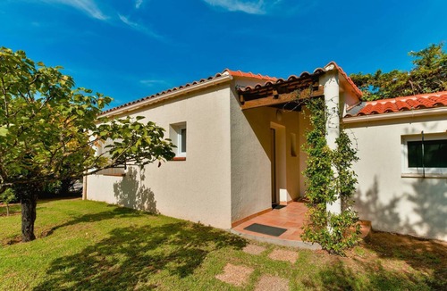 Isolella House | VILLA LA CRIQUE - waterfront, 5 bedrooms, outbuilding