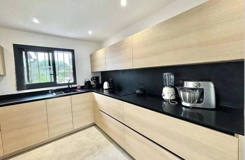 Porticcio House | VILLA LUNA- 5 bedrooms, right on the water, beach access on foot