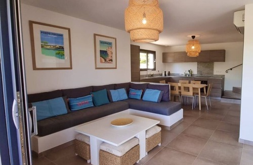 Lecci House | Villa Maestro Maria 🏡Warm welcome 🧡 heated pool 🌞beach 5' away 🏖️