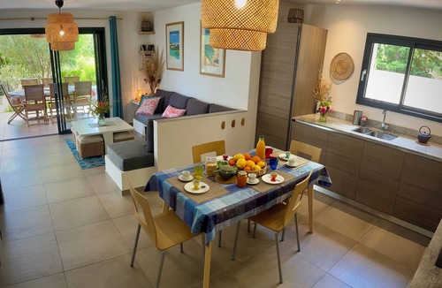Lecci House | Villa Maestro Maria 🏡Warm welcome 🧡 heated pool 🌞beach 5' away 🏖️