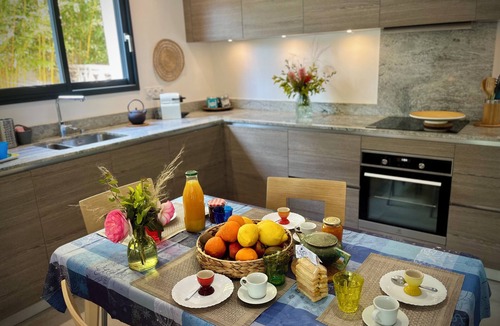 Lecci House | Villa Maestro Maria 🏡Warm welcome 🧡 heated pool 🌞beach 5' away 🏖️