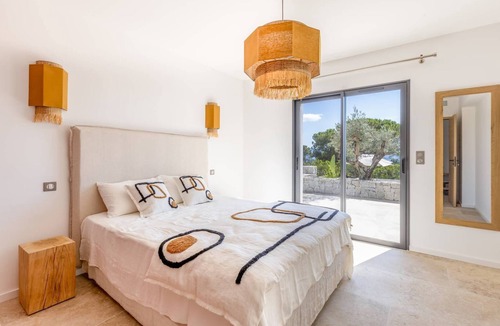 Pietrosella House | VILLA MAGUY – 3 Bedrooms, Swimming Pool, Quiet and Secluded Location