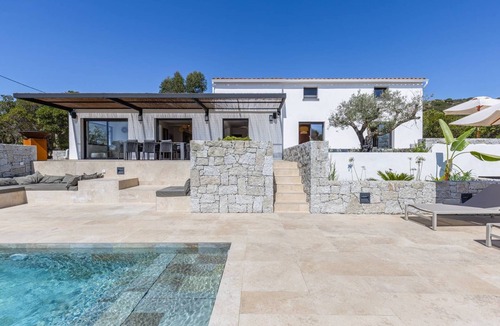 Isolella House | VILLA MAGUY- 6 bedrooms, swimming pool, quiet and unspoilt location