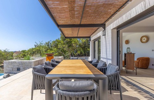 Isolella House | VILLA MAGUY- 6 bedrooms, swimming pool, quiet and unspoilt location