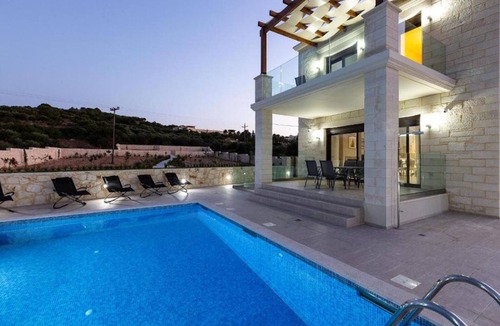 Almyrida Villa | Villa Noboa - Sea view, Spacious and Cozy. 5BD.