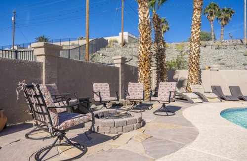 Lake Havasu City Villa | Villa Palmas - Pool, Comfort, Parking, ProjectorTV