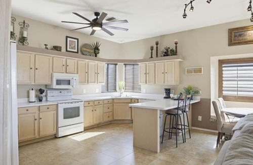 Lake Havasu City Villa | Villa Palmas - Pool, Comfort, Parking, ProjectorTV
