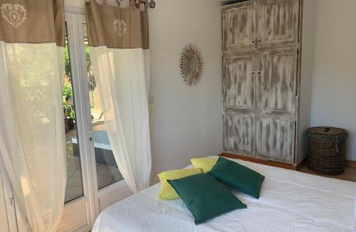 Tizzano Apartment | Villa Pampasgiolu