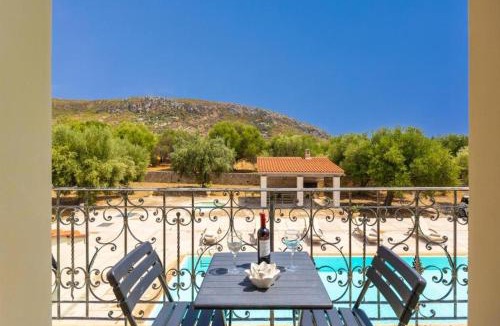 Kateleios Villa | Villa Pomegranate Tree
