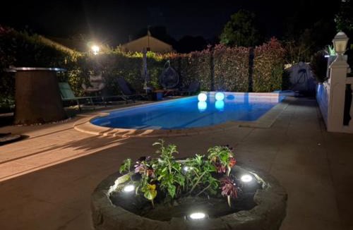 Prunete Villa | VILLA tous conforts avec Piscine privée et accès Plage