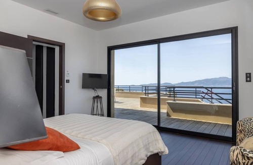 Verghia House | Villa VERGHIA- 6 bedrooms, sea view, swimming pool