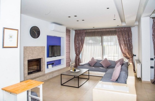 Ialyssos Villa | Villa Vikelas - Four Bedroom Villa, Sleeps 8