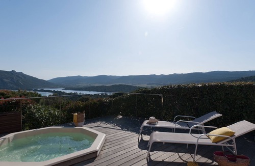 Santa Giulia Villa | Villa with jacuzzi and sea view - Santa Giulia - Residence with swimming pool