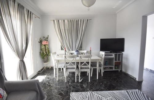 Kalyvia Thorikou Apartment | VillaVita Modern 3BR,Garden & BBQ, Walk to Beach