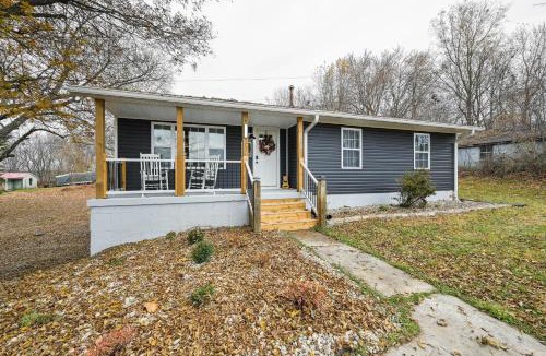 Vine Grove House | Vine Grove Home w/Deck, 4 Mi to Saunders Springs!