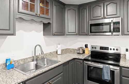 Glendale House | Vintage Vault - Spacious 4 Bedrooms House w/Pool - Close to Cardinals & Dodgers