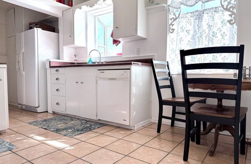 Pima House | Vintage Villa- roomy 4-bedroom home with AC in lovely Pima