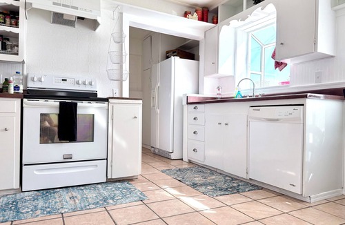 Pima House | Vintage Villa- roomy 4-bedroom home with AC in lovely Pima
