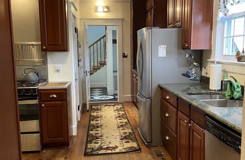 Reedville House | Violette's Respit -Gateway of Millionaire's Row offers loads of space-pets ok