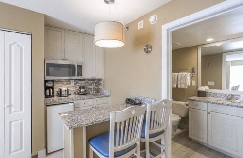 Northeast Virginia Beach Villa | Virginia Beach | City View Escape | Pool & Beach | Studio