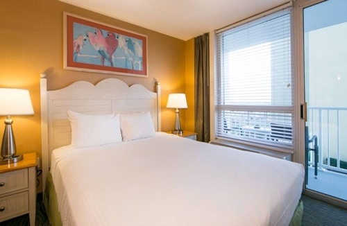 Northeast Virginia Beach Villa | Virginia Beach | City View Escape | Pool & Beach | Studio