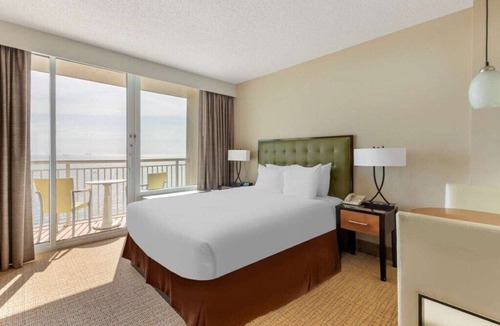 Northeast Virginia Beach Villa | Virginia Beach | Oceanfront Living | Pool & Beach | 2BR Suite