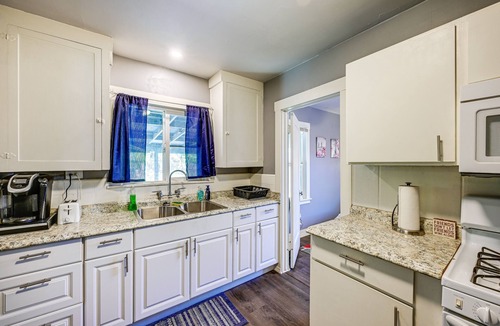 Visalia Cottage | Visalia Vacation Rental Near Sequoia National Park