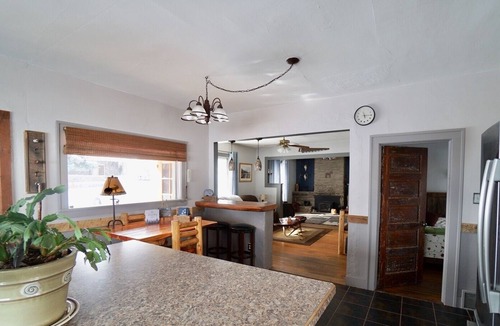 Gardiner Cabin | Visit Yellowstone with a Private Guide - Come Home to an Amazing River View