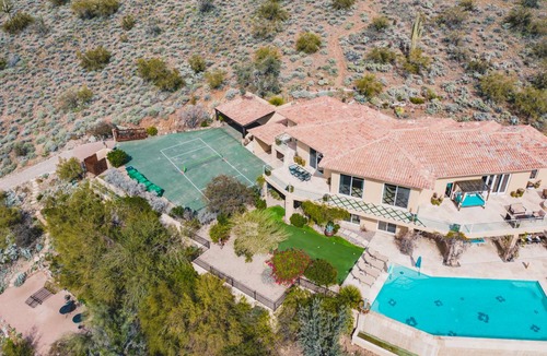 Cave Creek House | Vista Verde by AvantStay Isolated Villa w/ Tennis Court, Pool, Fire pit!