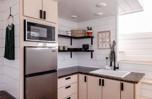 Apple Valley Cabin | Vistas of Zion: Tiny Home Sanctuary with Unforgettable Views in Apple Valley