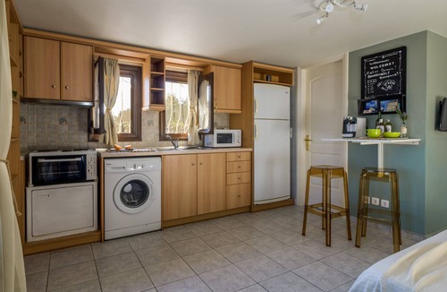 Sarlata Apartment | Vivian's Studio - Endless View, Ideal for couples.