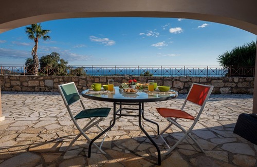 Sarlata Apartment | Vivian's Studio - Endless View, Ideal for couples.