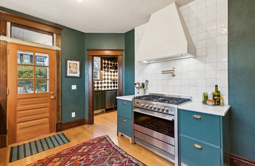 Mississippi District House | Voted best neighborhood, designer house, hot tub, steps from Mississippi Ave