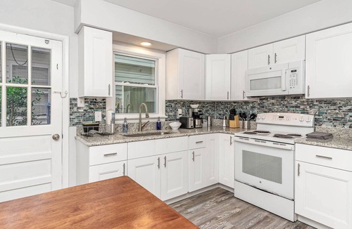 Northeast Virginia Beach House | Wake Forest Bungalow - Suite B