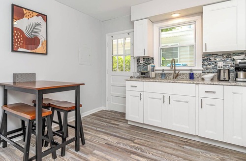 Northeast Virginia Beach House | Wake Forest Bungalow - Suite B